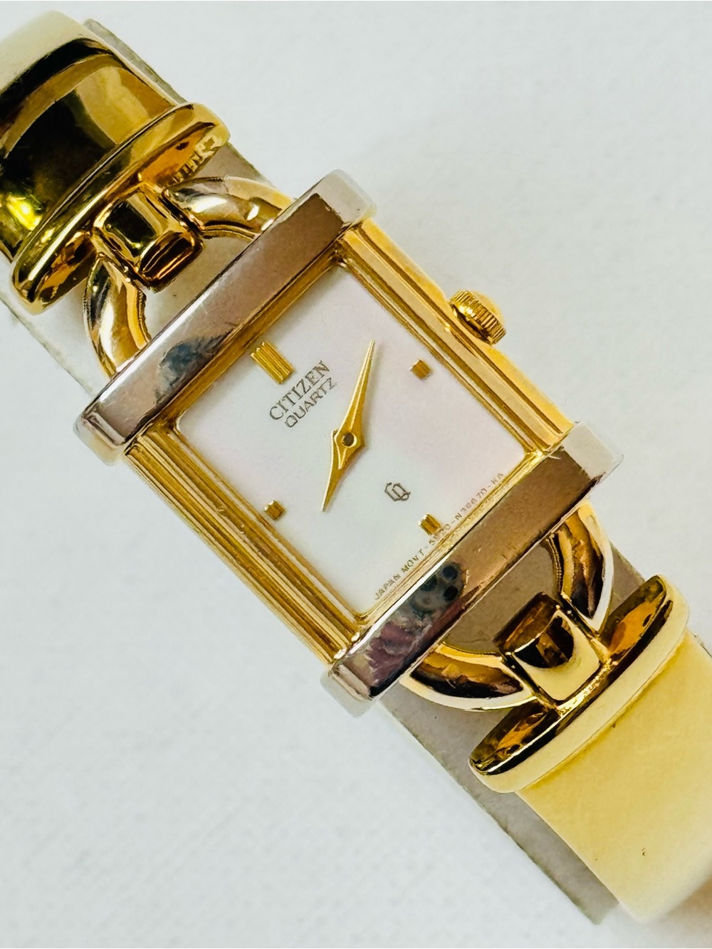 Vintage Citizen CQ Mother Of Pearl Women's Two Tone Silver Gold Bracelet Watch